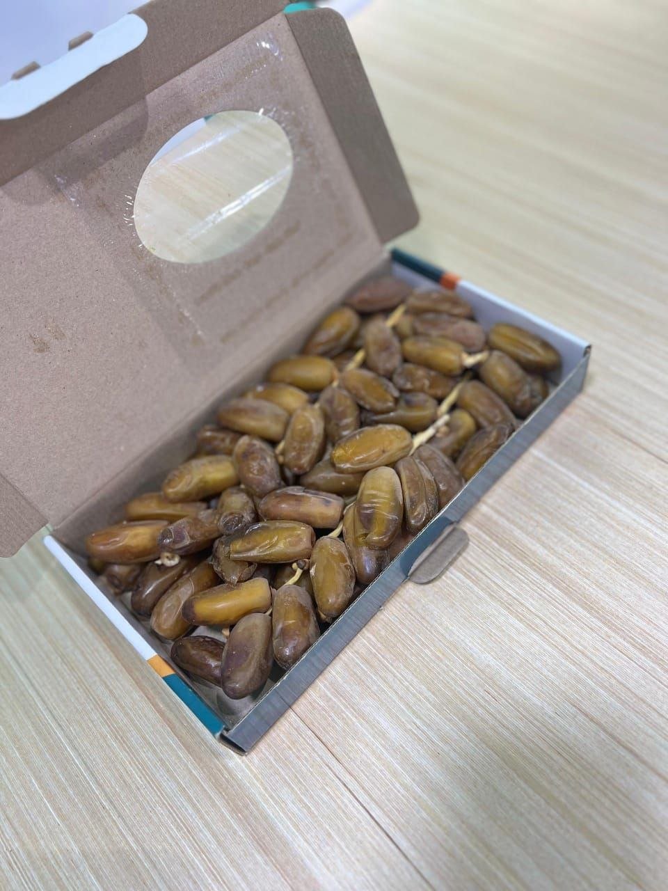 Deglet Nour branch dates grade 2